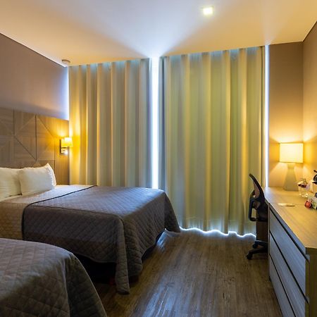 Hotel Glow Point - Mulza León Buitenkant foto