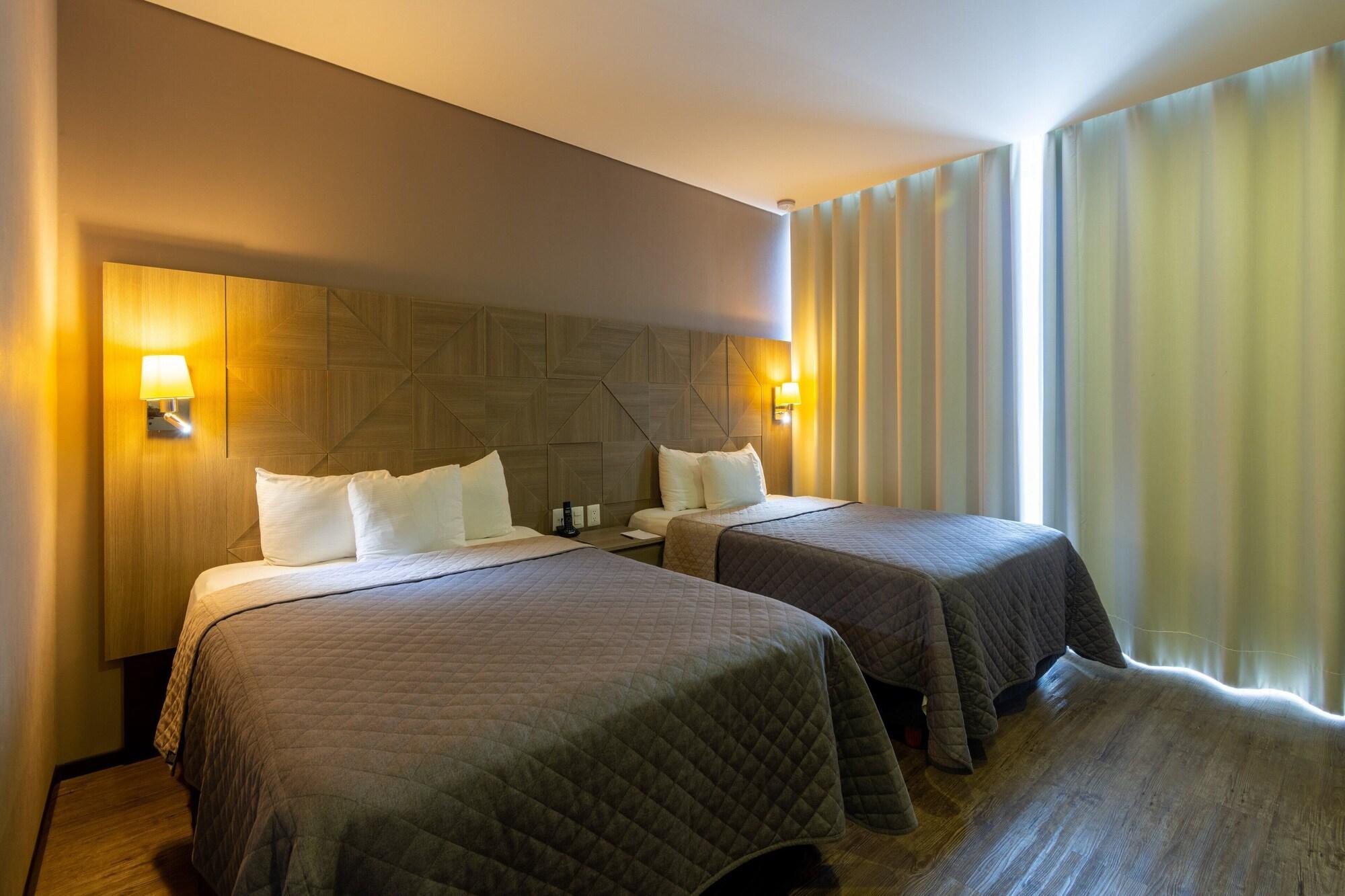 Hotel Glow Point - Mulza León Buitenkant foto