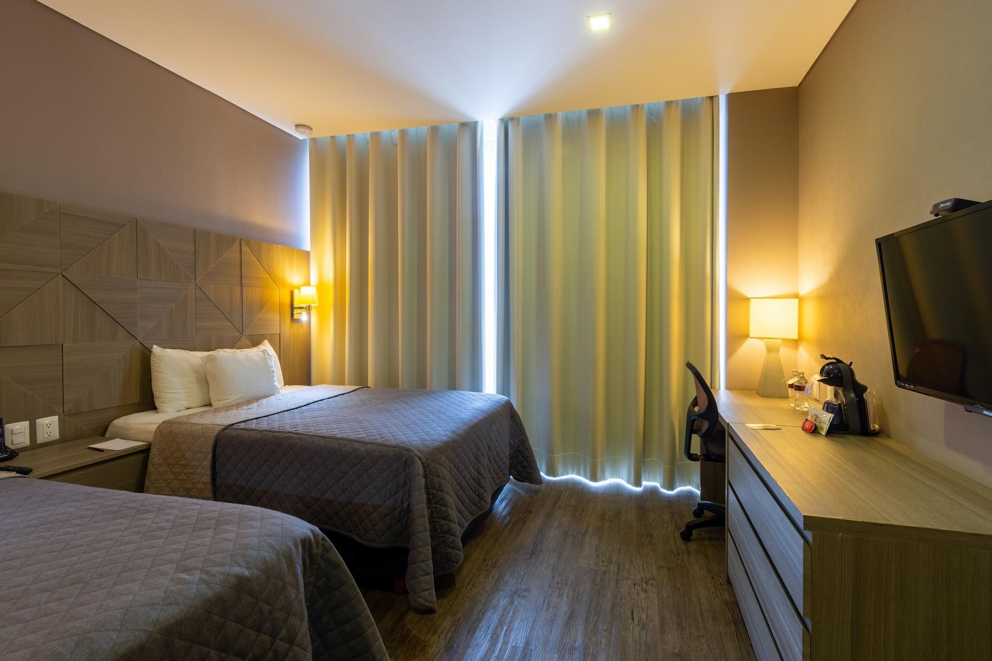 Hotel Glow Point - Mulza León Buitenkant foto