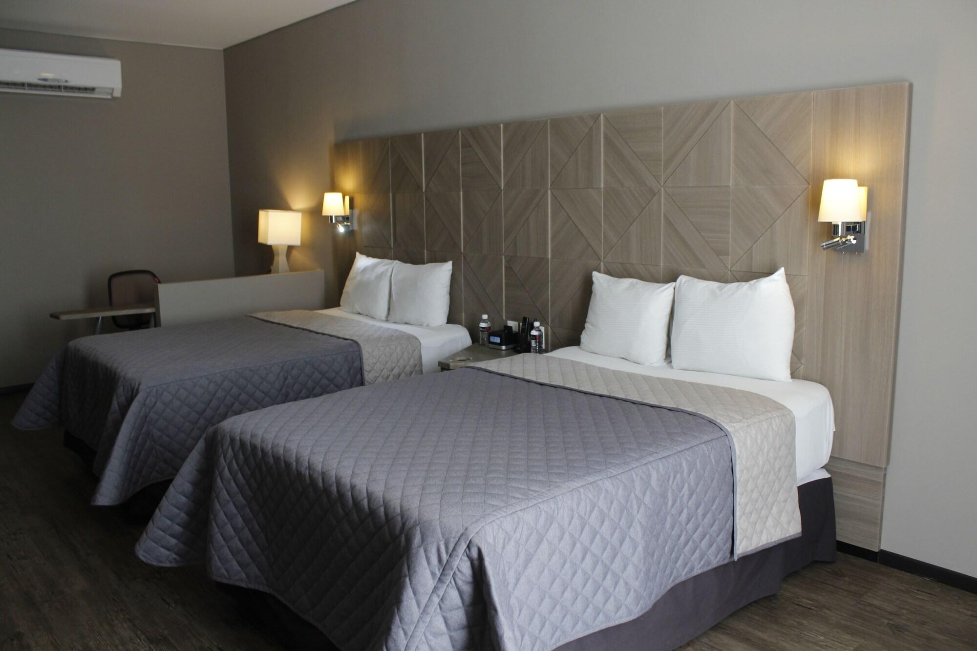 Hotel Glow Point - Mulza León Buitenkant foto