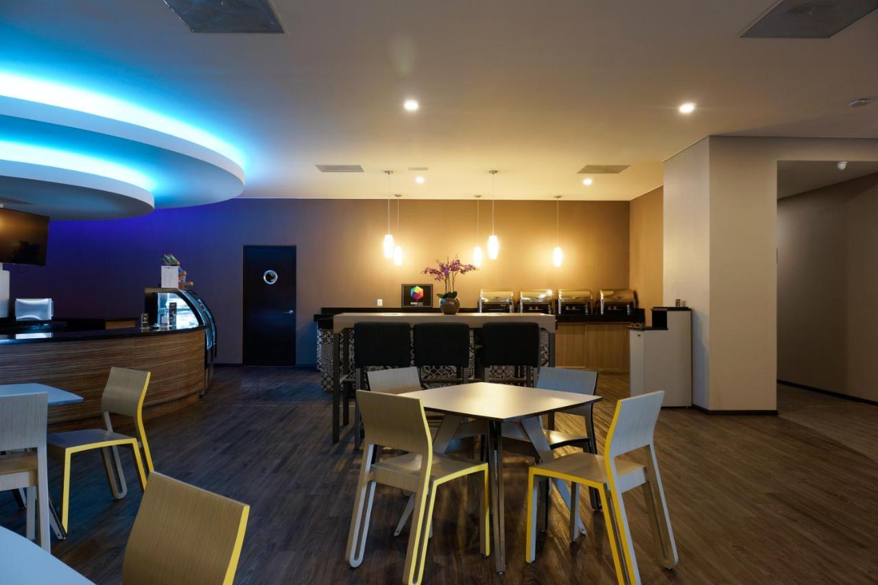Hotel Glow Point - Mulza León Buitenkant foto