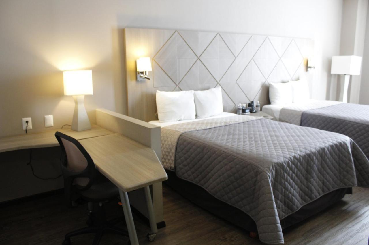Hotel Glow Point - Mulza León Buitenkant foto