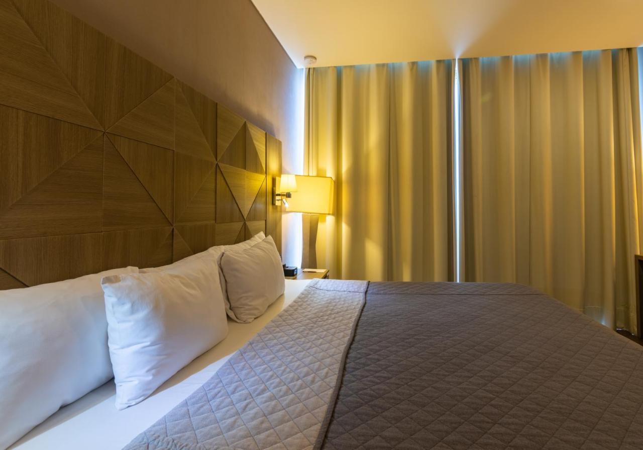 Hotel Glow Point - Mulza León Buitenkant foto