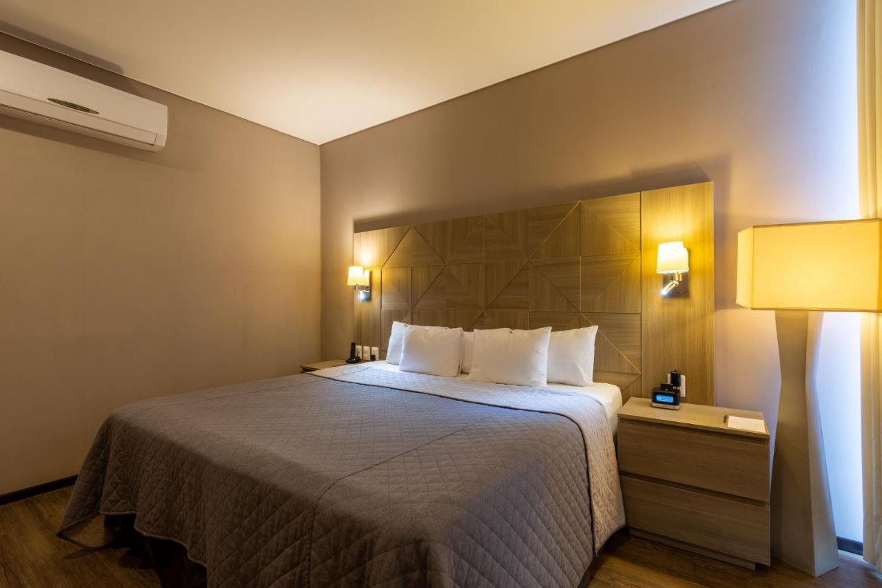 Hotel Glow Point - Mulza León Buitenkant foto